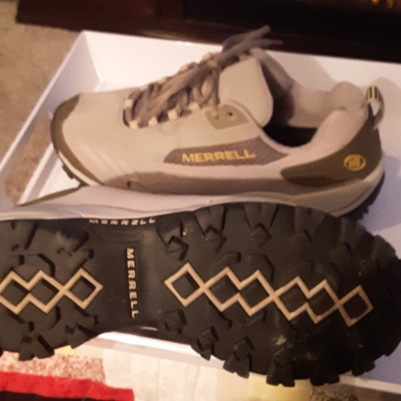 WOMENS TENNIS SHOE WATER PROOF - Picture 2 of 4